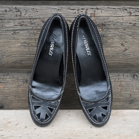 AEROSOLES Dolly Classic Minimalist Leather Cutout Details Comfort Heels 7M - Picture 7 of 15